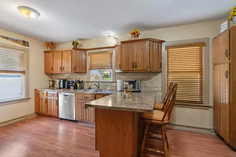 Kitchen - 439 Illinois St, East Dundee, IL 60118 photo 4 of 4