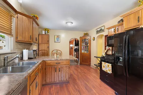 Kitchen - 439 Illinois St, East Dundee, IL 60118 photo 3 of 4