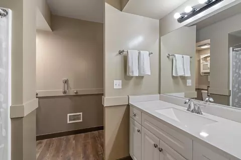 Bath - 439 Illinois St, East Dundee, IL 60118 photo 1 of 1