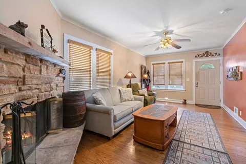 Living - 439 Illinois St, East Dundee, IL 60118 photo 2 of 4
