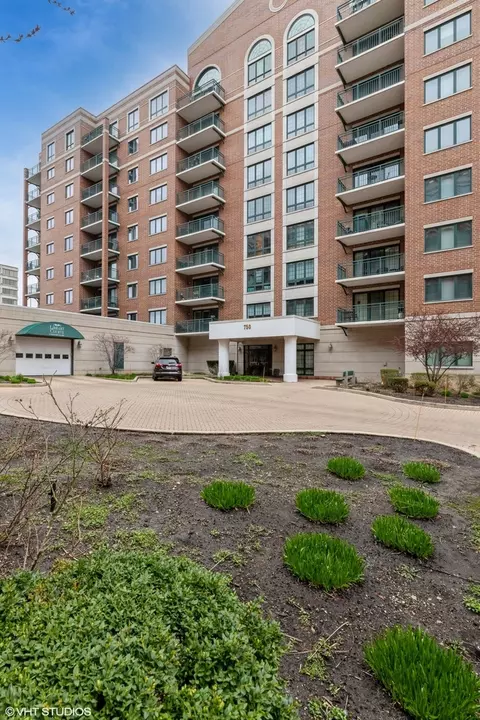 750 Pearson St #308, Des Plaines, IL 60016