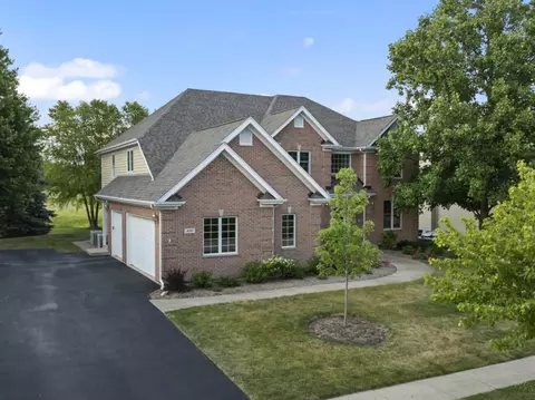 Exterior - 1640 Stone Ridge Ln, Algonquin, IL 60102 photo 4 of 4