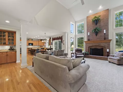 Living - 1640 Stone Ridge Ln, Algonquin, IL 60102 photo 2 of 5