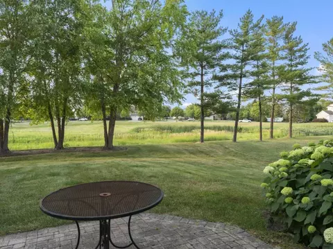 Exterior - 1640 Stone Ridge Ln, Algonquin, IL 60102 photo 3 of 4