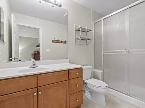 Bath - 1640 Stone Ridge Ln, Algonquin, IL 60102 photo 4 of 6