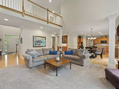 Living - 1640 Stone Ridge Ln, Algonquin, IL 60102 photo 3 of 5