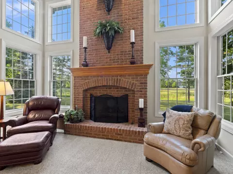 Living - 1640 Stone Ridge Ln, Algonquin, IL 60102 photo 4 of 5
