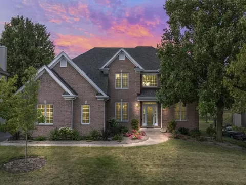 Exterior - 1640 Stone Ridge Ln, Algonquin, IL 60102 photo 2 of 4