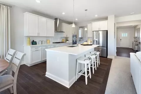 Kitchen - 305 W Point Cir, Algonquin, IL 60102 photo 2 of 3
