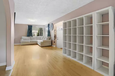 Living - 4336 Mann St, Oak Forest, IL 60452 photo 2 of 2