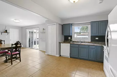 Kitchen - 4336 Mann St, Oak Forest, IL 60452 photo 2 of 2