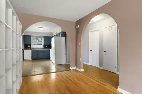 Entry Way - 4336 Mann St, Oak Forest, IL 60452 photo 1 of 1