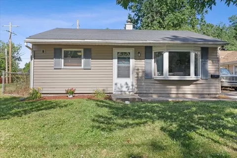 1121 N State St, Bloomington, IL 61701 photo 2