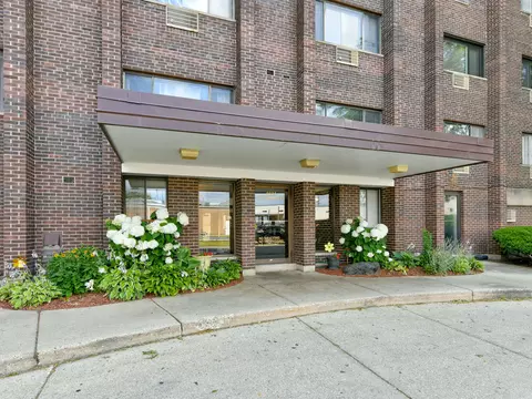 4624 N Commons Dr #301E, Chicago, IL 60656