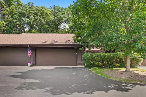 42 W384 Hawthorne Ct, Saint Charles, IL 60175