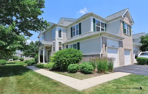 2145 Braeburn Dr #E, Wauconda, IL 60084