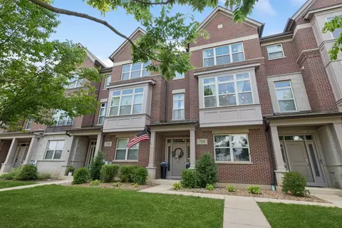 720 N Aspen Dr, Vernon Hills, IL 60061