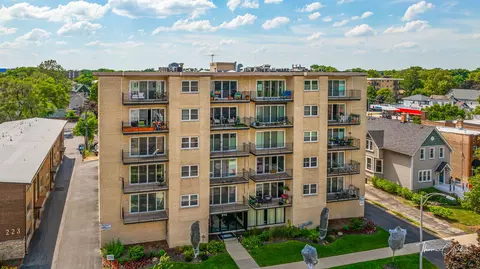215 Marengo Ave #3F, Forest Park, IL 60130