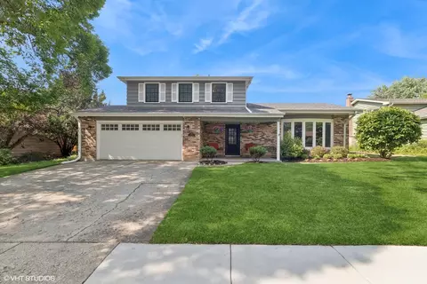 520 Sandy Ln, Libertyville, IL 60048