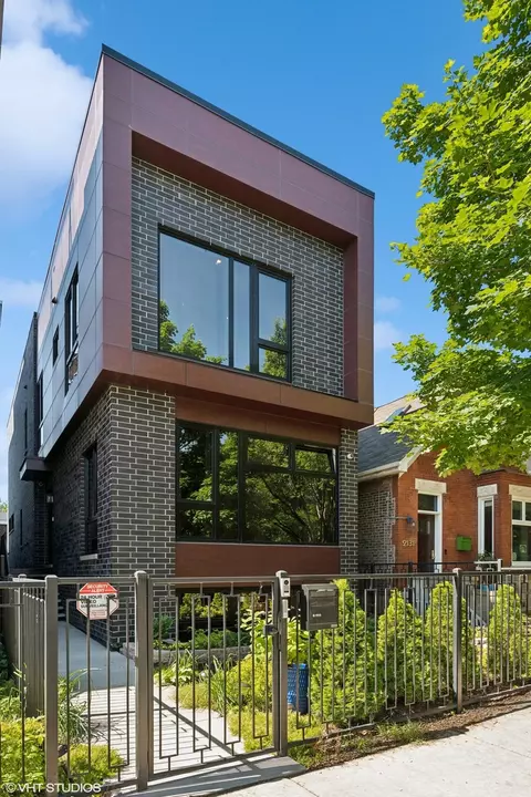 2129 W Erie St, Chicago, IL 60612