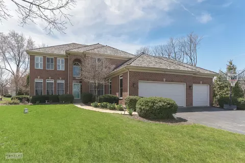 3 Oak Creek Dr, Yorkville, IL 60560