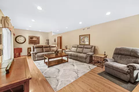 Living - 95 Briargate Rd, Cary, IL 60013 photo 1 of 1