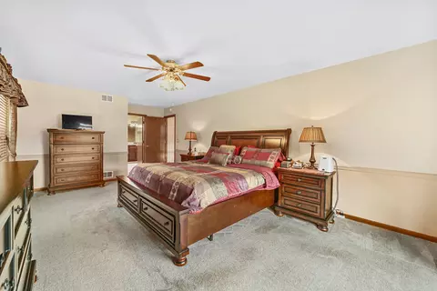 Bedroom - 95 Briargate Rd, Cary, IL 60013 photo 2 of 4
