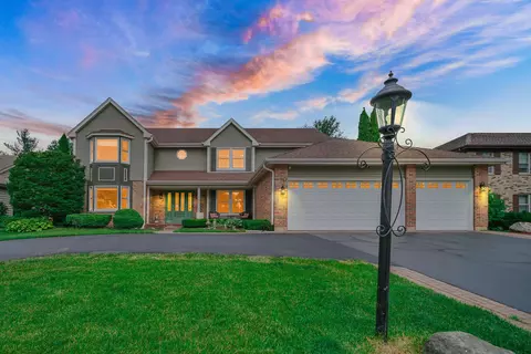 95 Briargate Rd, Cary, IL 60013
