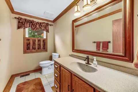 Bath - 95 Briargate Rd, Cary, IL 60013 photo 1 of 5