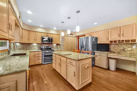 Kitchen - 95 Briargate Rd, Cary, IL 60013 photo 2 of 2
