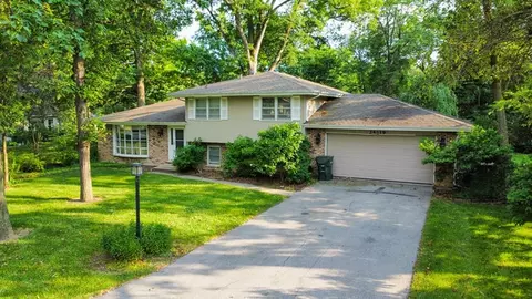 24519 W Lancelot Ln, Shorewood, IL 60404