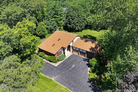9619 Captains Dr, Algonquin, IL 60102 photo 4