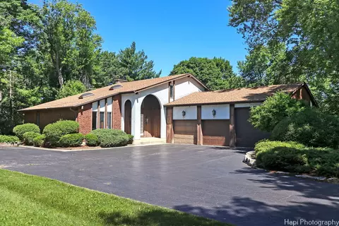 9619 Captains Dr, Algonquin, IL 60102 photo 2