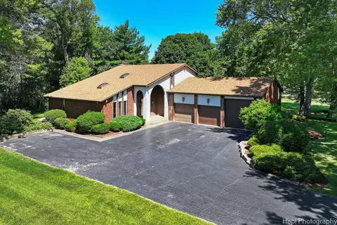 9619 Captains Dr, Algonquin, IL 60102 photo 3