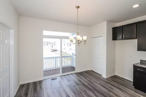 Dining - 1119 Dock St, Des Plaines, IL 60018 photo 1 of 1