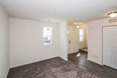 Living - 1119 Dock St, Des Plaines, IL 60018 photo 1 of 5
