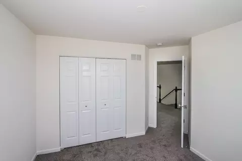 Bedroom - 1119 Dock St, Des Plaines, IL 60018 photo 4 of 6