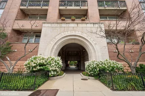 1350 W Fullerton Ave #414, Chicago, IL 60614