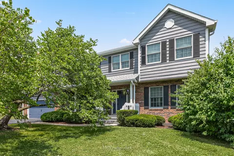 1217 Emerald Dr, Lemont, IL 60439