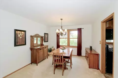 920 N Dovington Dr, Hoffman Estates, IL 60169 photo 4