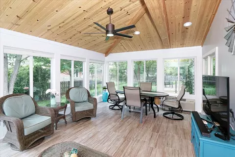 920 N Dovington Dr, Hoffman Estates, IL 60169 photo 12