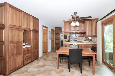 920 N Dovington Dr, Hoffman Estates, IL 60169 photo 9