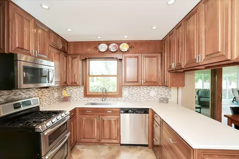 920 N Dovington Dr, Hoffman Estates, IL 60169 photo 6