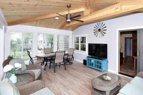 920 N Dovington Dr, Hoffman Estates, IL 60169 photo 14