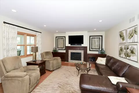 920 N Dovington Dr, Hoffman Estates, IL 60169 photo 10