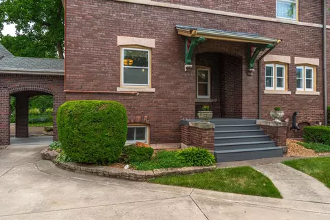 Exterior - 1414 E Grove St, Bloomington, IL 61701 photo 8 of 16