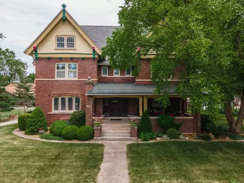 1414 E Grove St, Bloomington, IL 61701