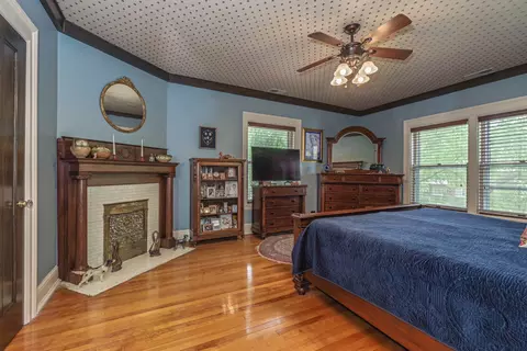 Bedroom - 1414 E Grove St, Bloomington, IL 61701 photo 8 of 10