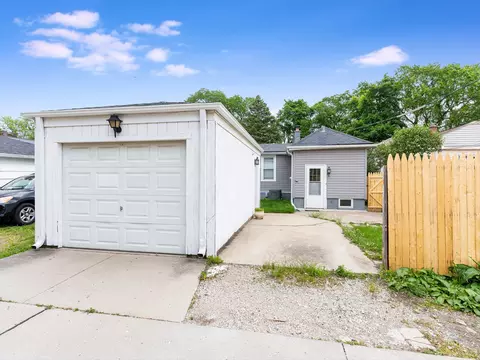 1786 White St, Des Plaines, IL 60018 photo 17