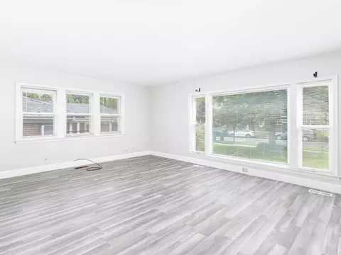 1786 White St, Des Plaines, IL 60018 photo 3